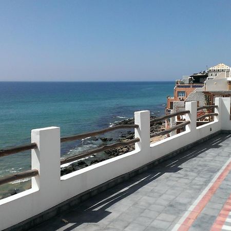 Ostello Hashpoint Surf Camp Taghazout Esterno foto