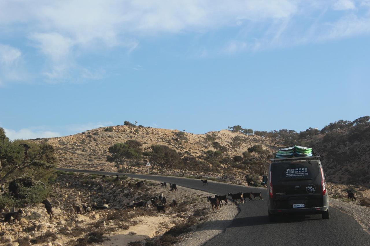 Ostello Hashpoint Surf Camp Taghazout Esterno foto